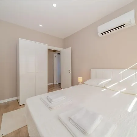 Modern & With Shared Pool In Colorful Muratpasa *